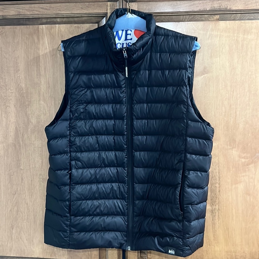 REI Mens puffer vest